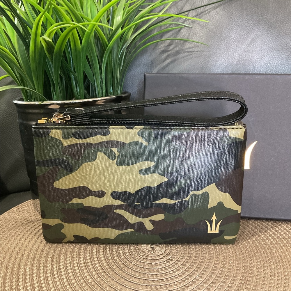 Spear Camouflage Wristlet